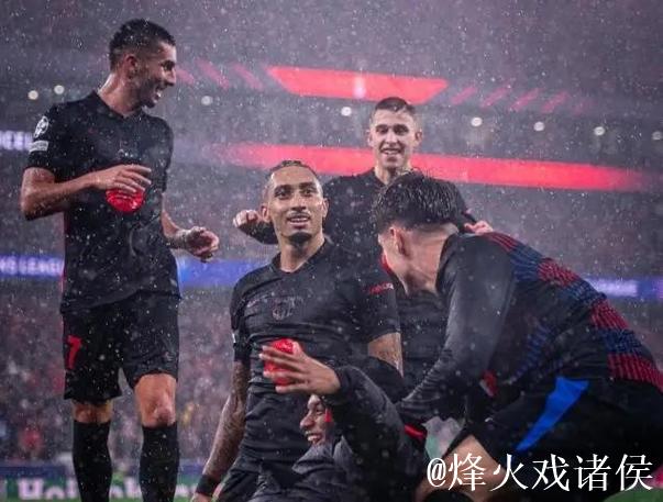 西甲综合:拉菲尼亚“双响” 巴萨主场战胜奥萨苏纳 西甲综合:拉菲尼亚“双响” 巴萨主场战胜奥萨苏纳