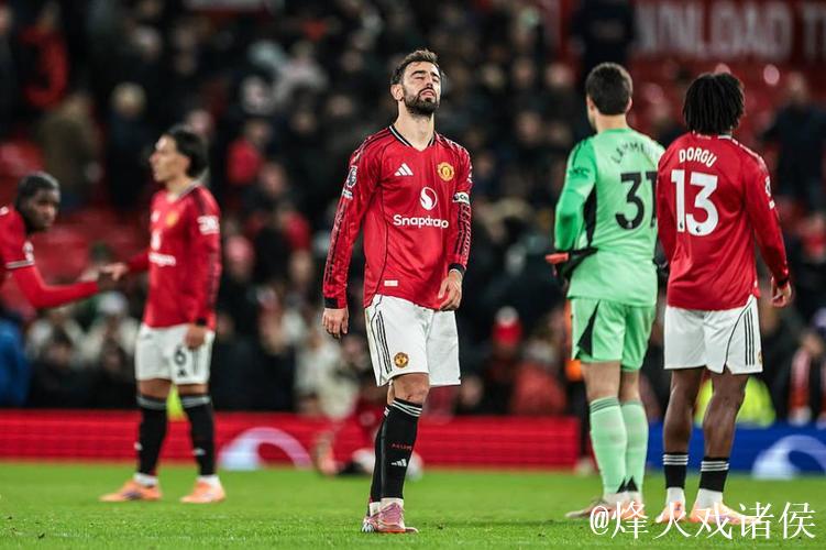 曼联气炸？被英超盲哨坑惨！对手4次疑似手球未判，锁喉仅吃黄牌