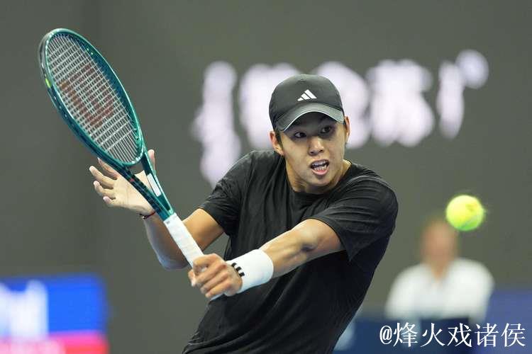 辛纳两盘完胜19岁新星勒纳·钱,夺得中网男单冠军 辛纳两盘完胜19岁新星勒纳·钱,夺得中网男单冠军