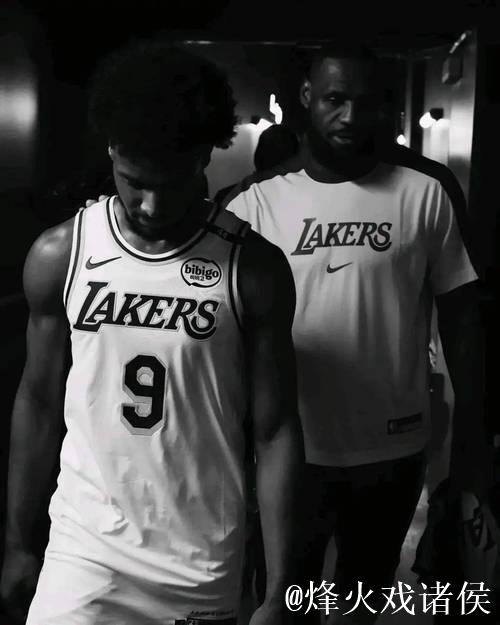 詹姆斯父子联手书写NBA历史新篇章! 詹姆斯父子联手书写NBA历史新篇章!