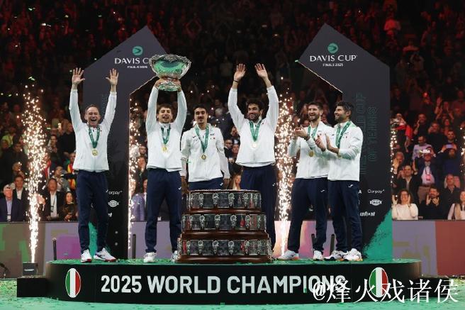 意大利队2-0力克西班牙 实现戴维斯杯三连冠伟业